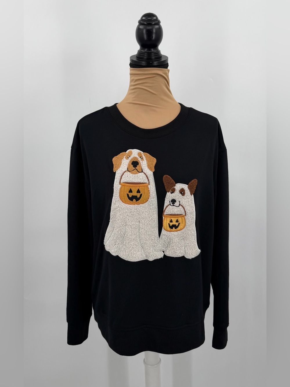 Halloween Dog Ghost pumpkin embroidered crewneck Sweatshirt Size M spooky cute